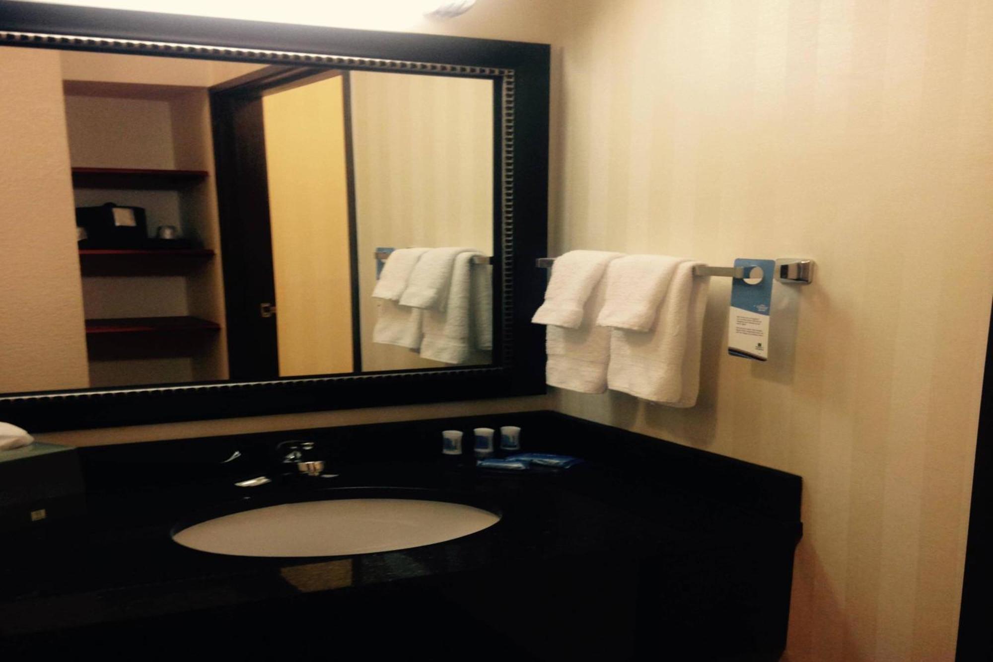 Fairfield Inn & Suites Kansas City Airport Екстер'єр фото
