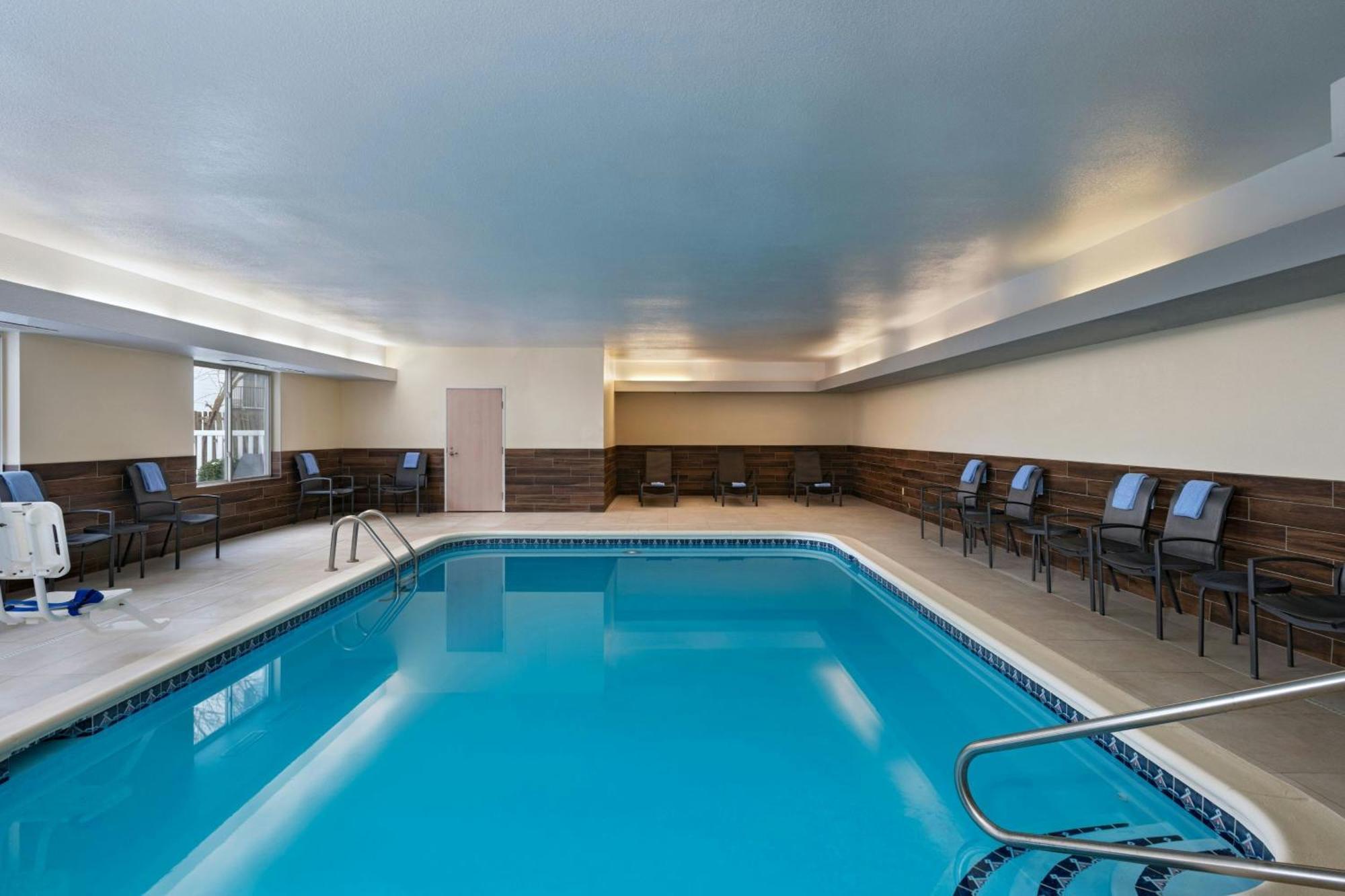 Fairfield Inn & Suites Kansas City Airport Екстер'єр фото