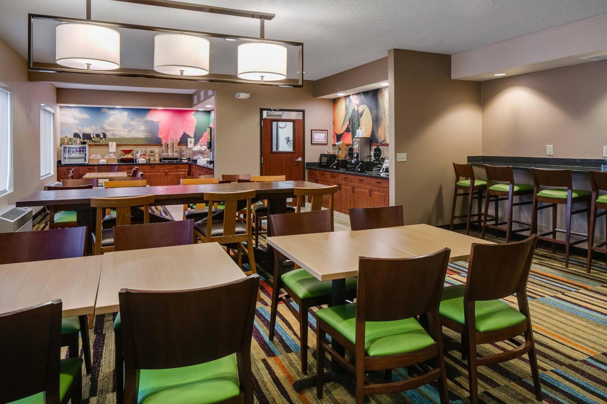 Fairfield Inn & Suites Kansas City Airport Екстер'єр фото