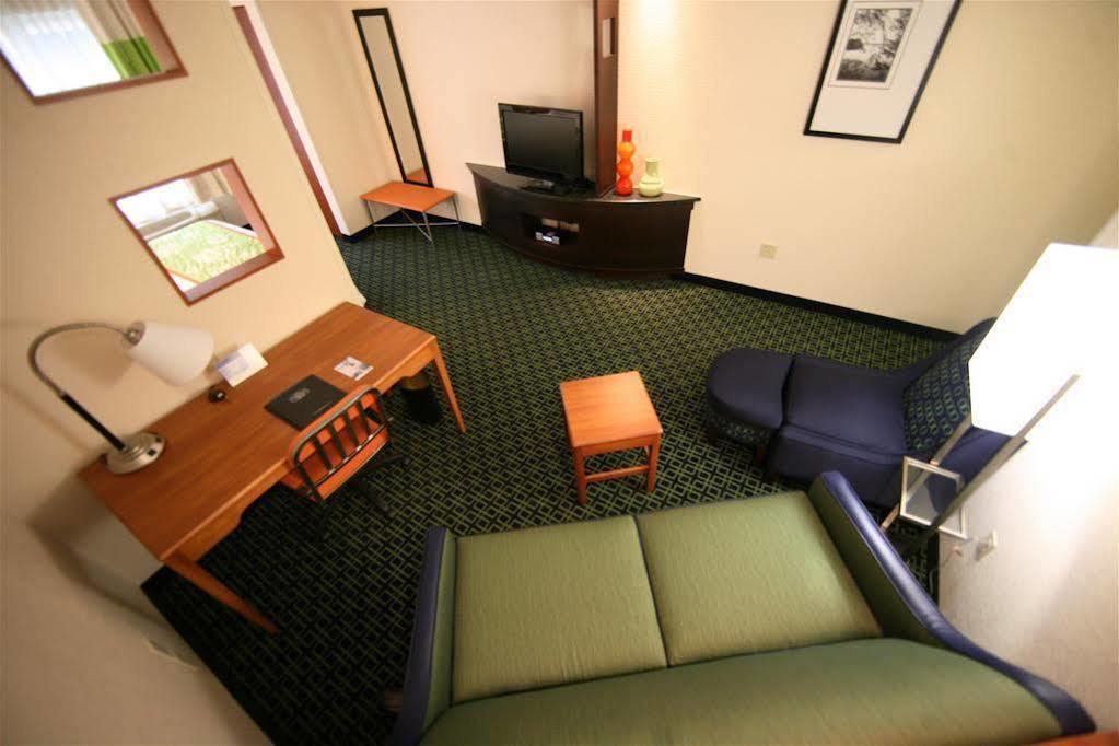 Fairfield Inn & Suites Kansas City Airport Екстер'єр фото